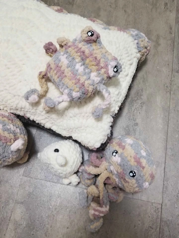 Crochet Plush & Weighted Pillow Set - photo 2
