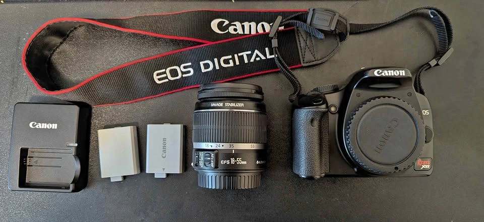 Canon EOS Rebel XSi / 450D DSLR Camera Body with 18-55mm Lens