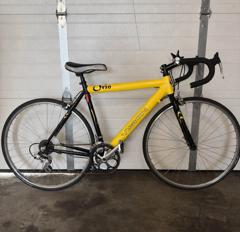 Vision Orio Road Bike - Used Like New + Helmet - photo 2