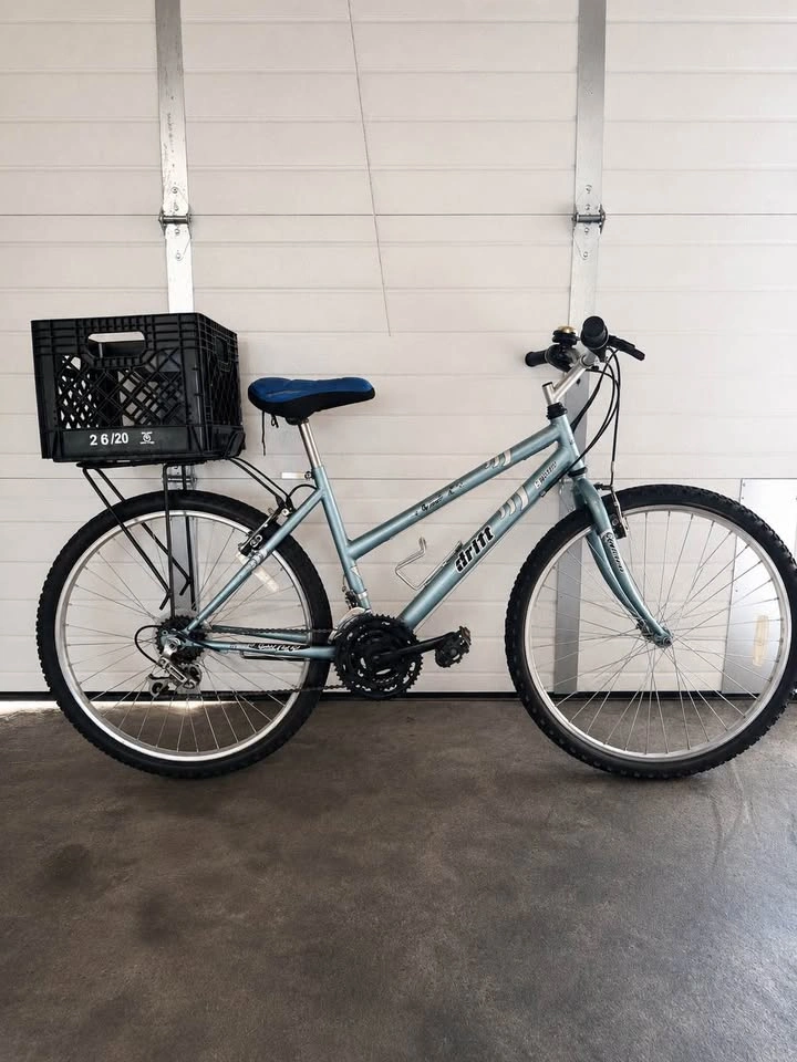 Drift Carrera Mountain Bike - Used Like New + Rear Basket - photo 2