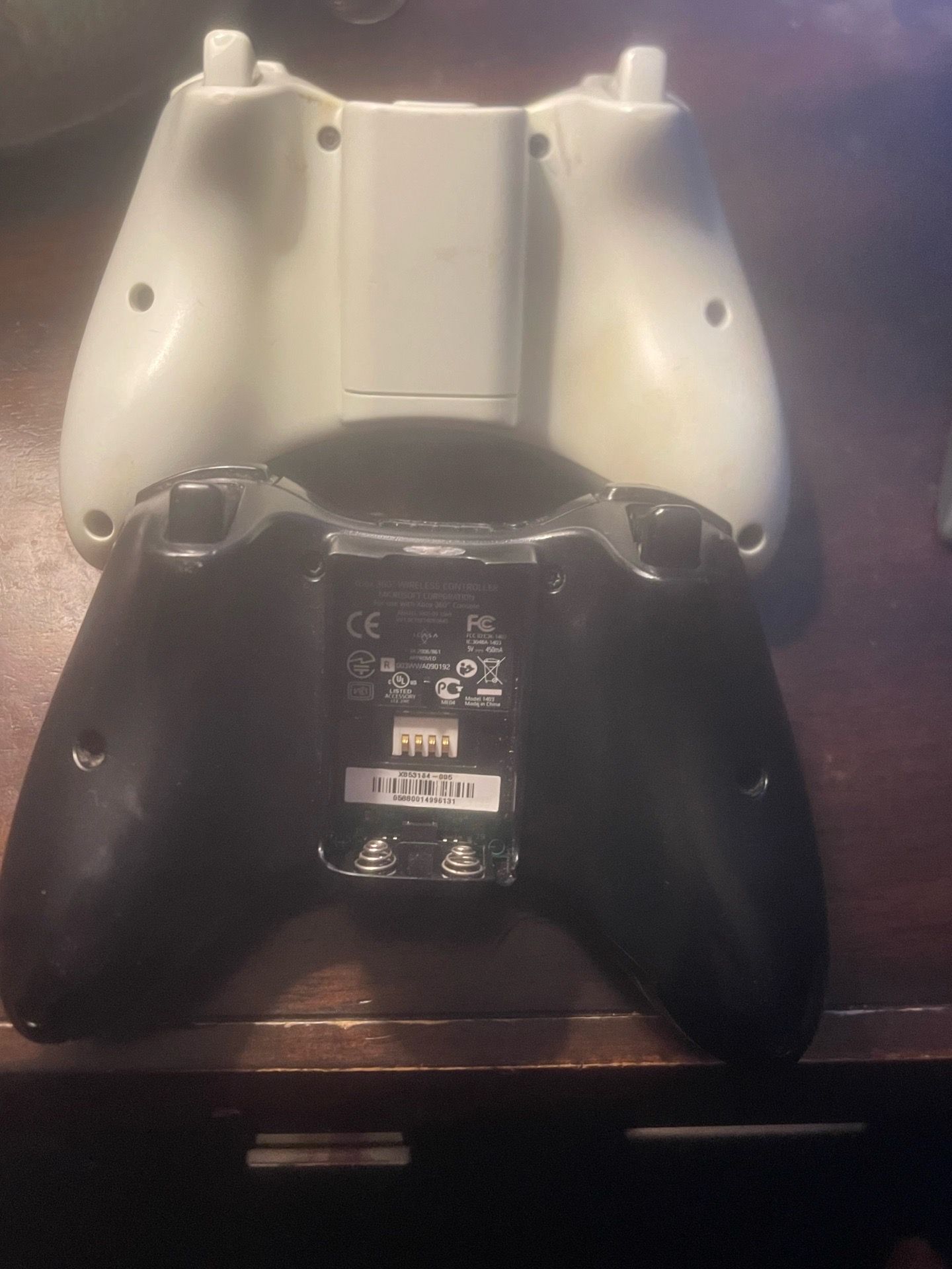 Xbox 360 Controllers (Black & White) (2) - photo 3
