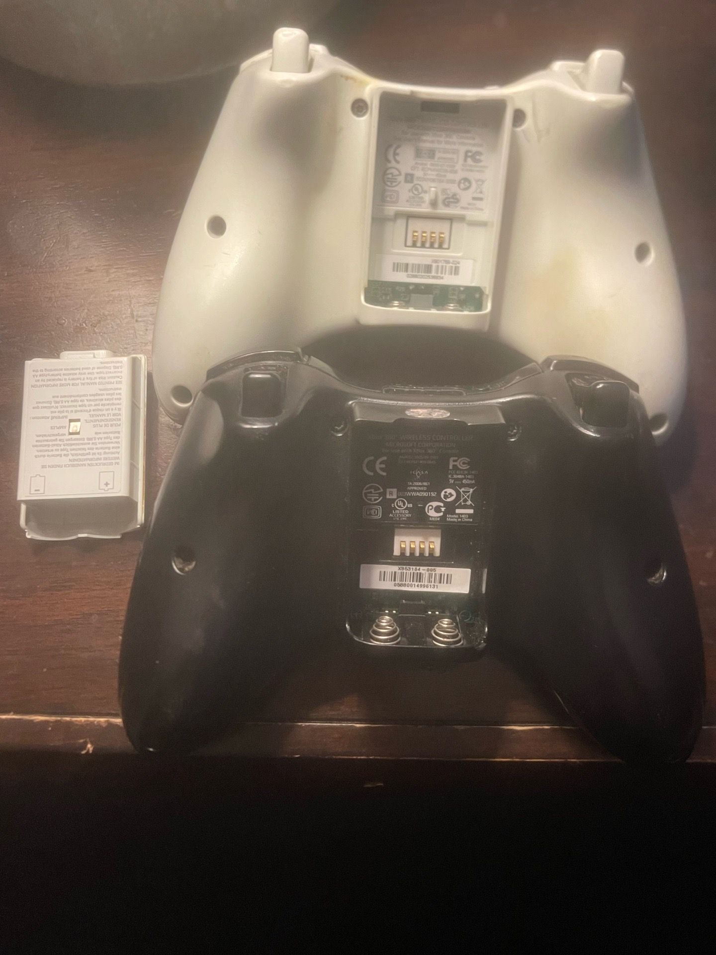 Xbox 360 Controllers (Black & White) (2) - photo 4
