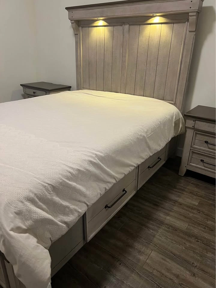 Queen Bed Set w/ Nightstands & Mattress - Excellent Condition - photo 2