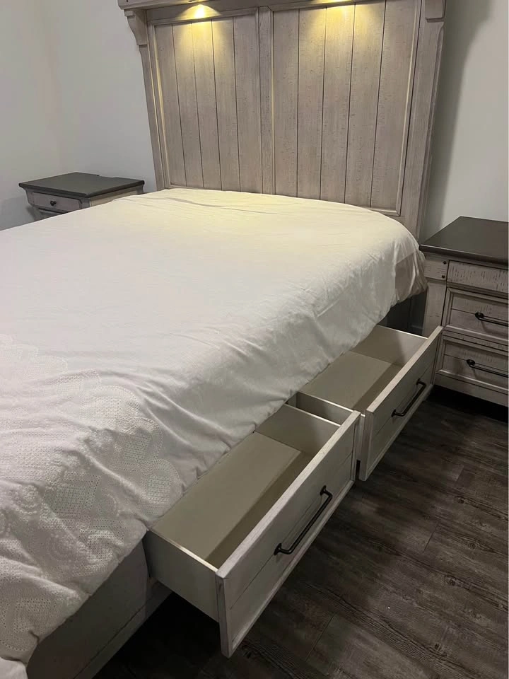 Queen Bed Set w/ Nightstands & Mattress - Excellent Condition - photo 3