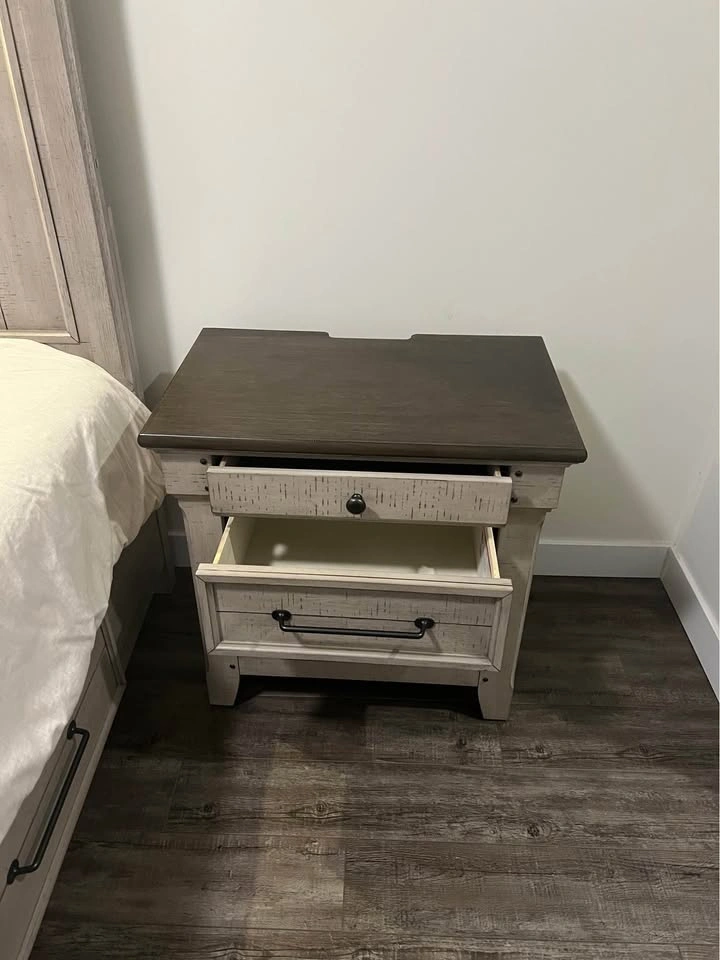 Queen Bed Set w/ Nightstands & Mattress - Excellent Condition - photo 4