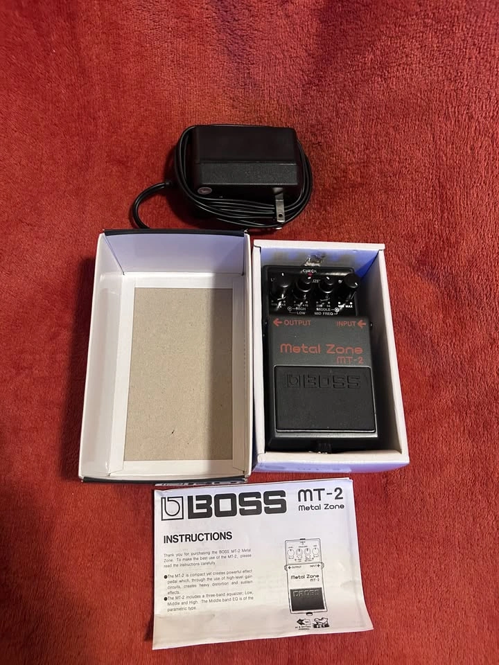 Boss MT-2 Metal Zone Distortion Pedal w/ Adapter, Manual, Box - photo 2
