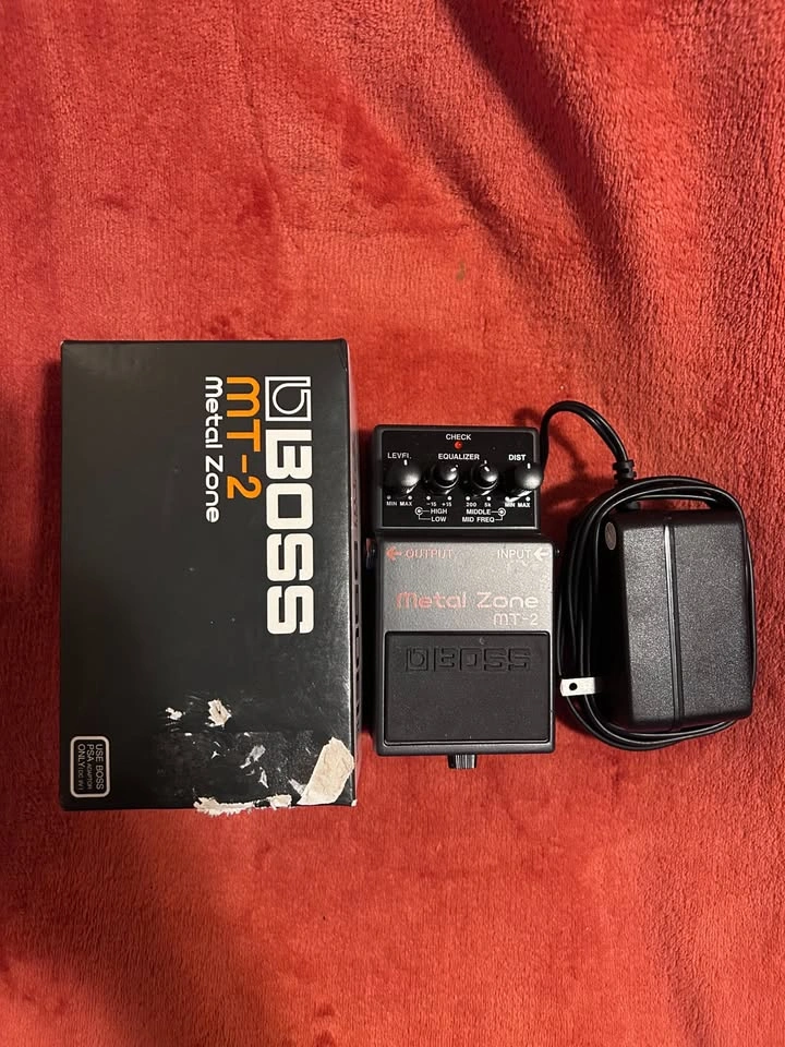 Boss MT-2 Metal Zone Distortion Pedal w/ Adapter, Manual, Box - photo 3