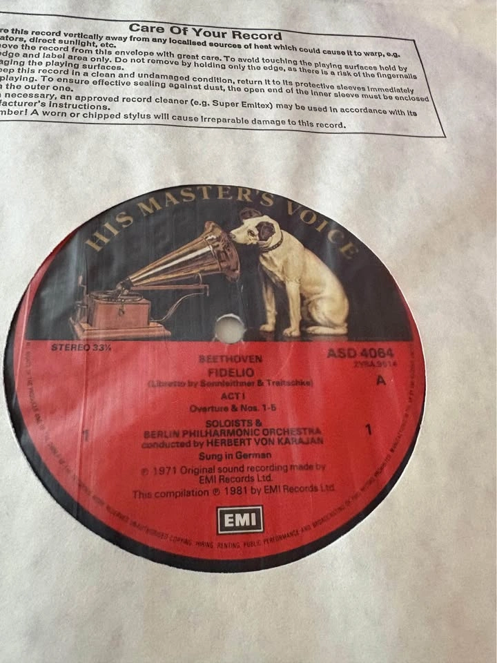 Beethoven's Fidelio 2-LP Vinyl Box Set (Karajan) - photo 3