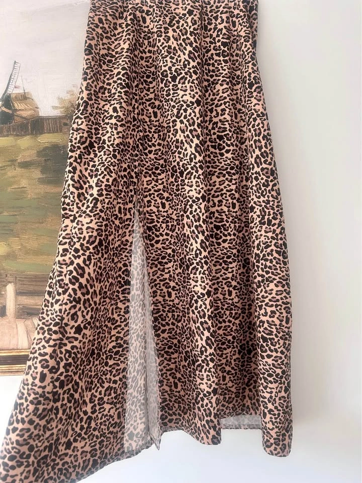 Light weight slit cheetah print skirt (small)