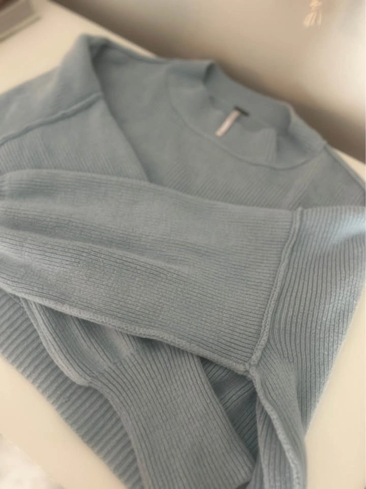 Free People Cropped Blue Sweater - photo 2