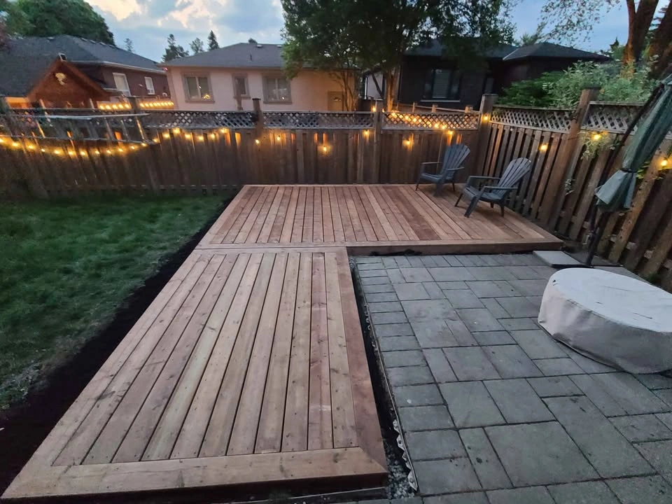 🇨🇦 Ground level deck - photo 2
