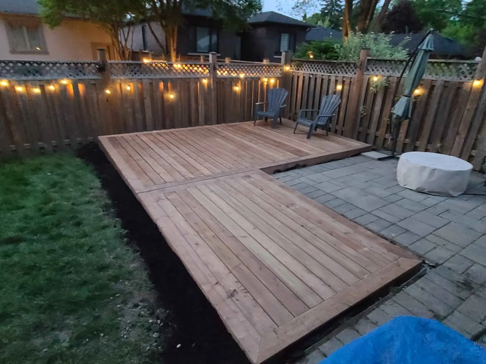 🇨🇦 Ground level deck - photo 3
