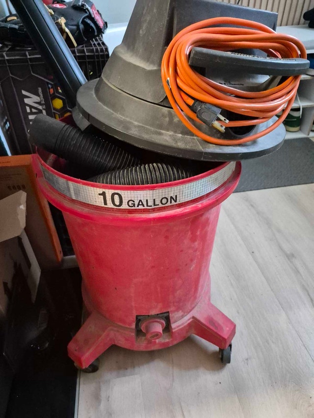 Craftsman 10 Gallon Wet Dry Vac - photo 2