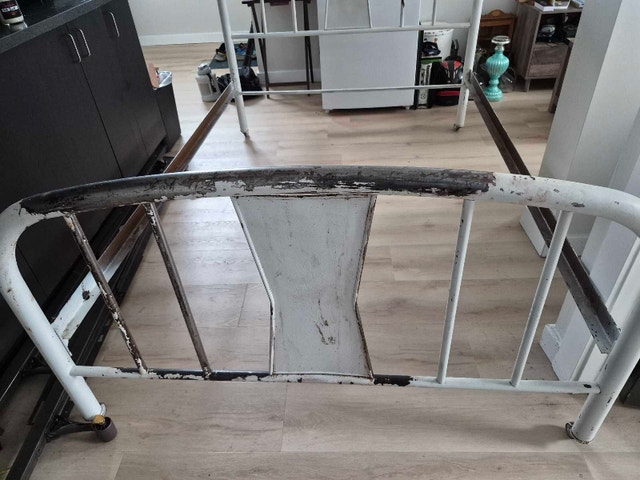 Metal Bed Frame - VINTAGE - Great Refurbish Project - photo 2