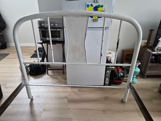 Metal Bed Frame - VINTAGE - Great Refurbish Project - photo 3