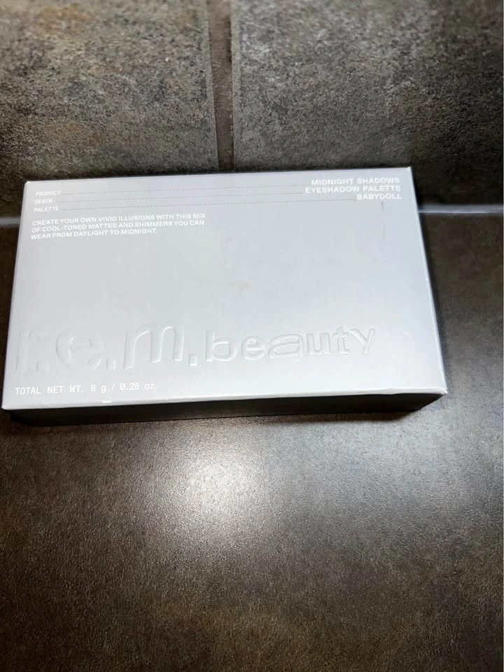 r.e.m. beauty Midnight Shadows Eyeshadow Palette Babydoll - photo 2
