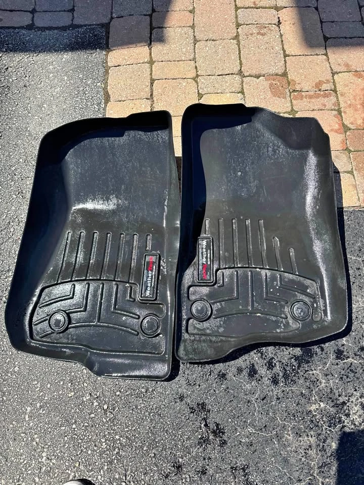 Jeep JL WeatherTech Floor Mats (Front Driver/Passenger)