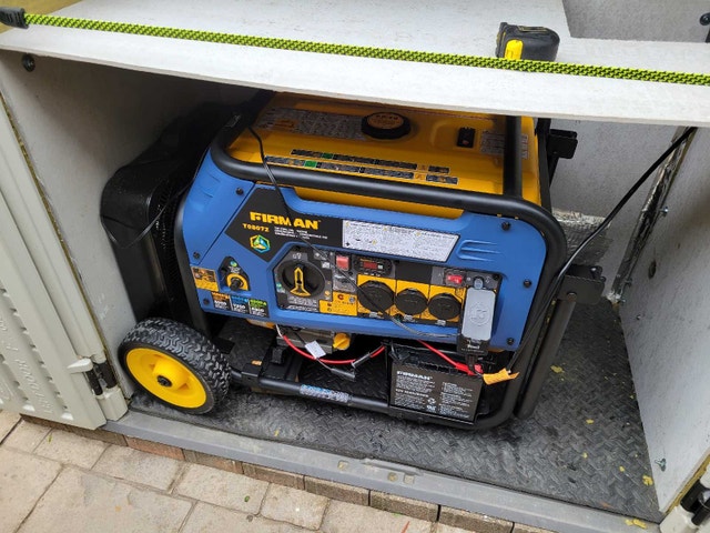 Like new 10000 watts Firman Tri fuel portable generator - photo 3