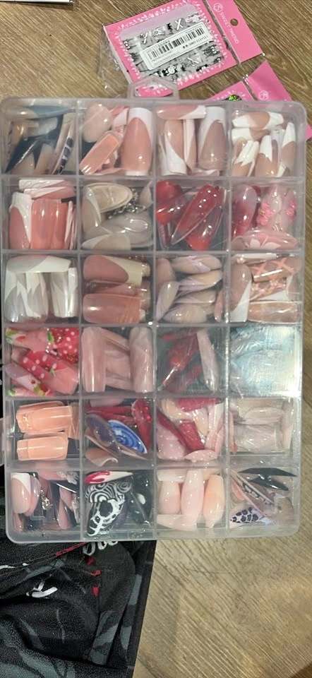 Press on nails