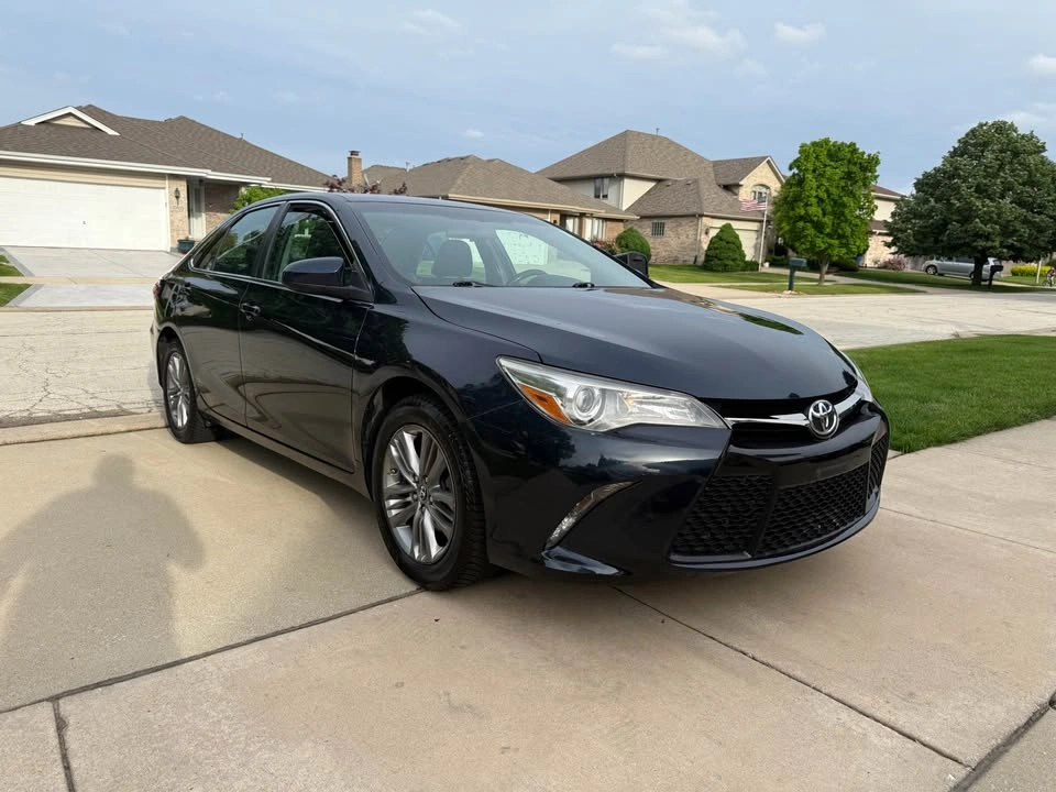 2016 Toyota Camry SE Sedan 4D - photo 3