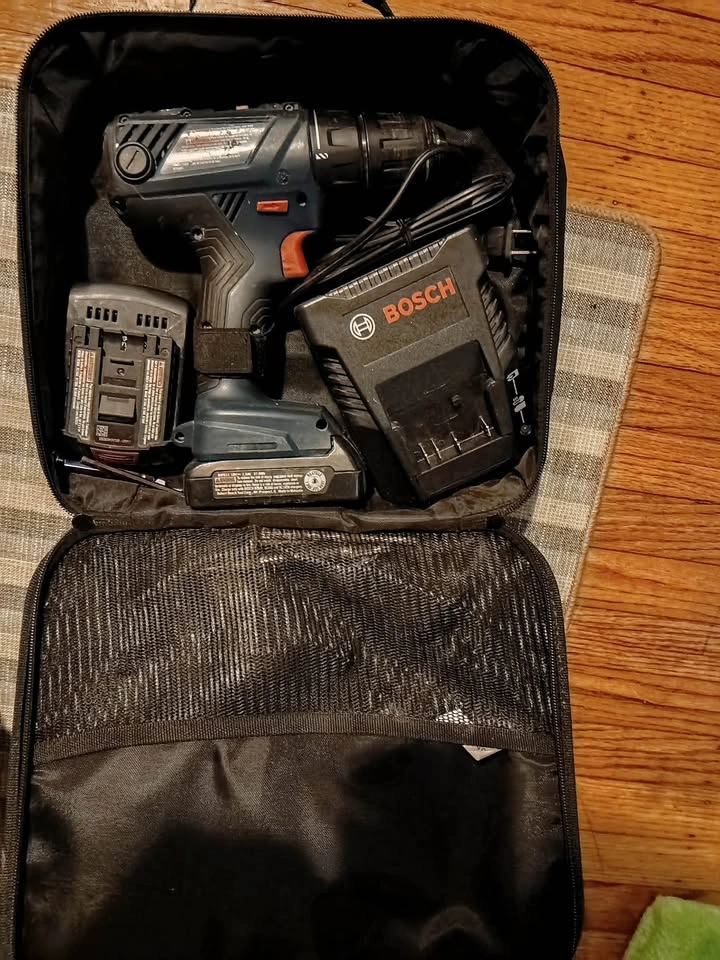 Bosch GSR18V-190 Cordless Drill Kit w 2 Batteries & Charger - photo 2