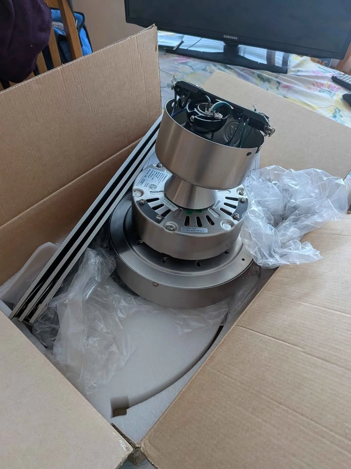 New, open box Ceiling Fan w/light kit - photo 2