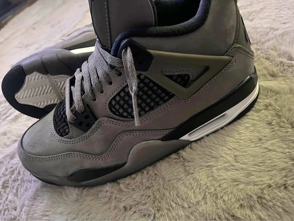 Jordan 4s