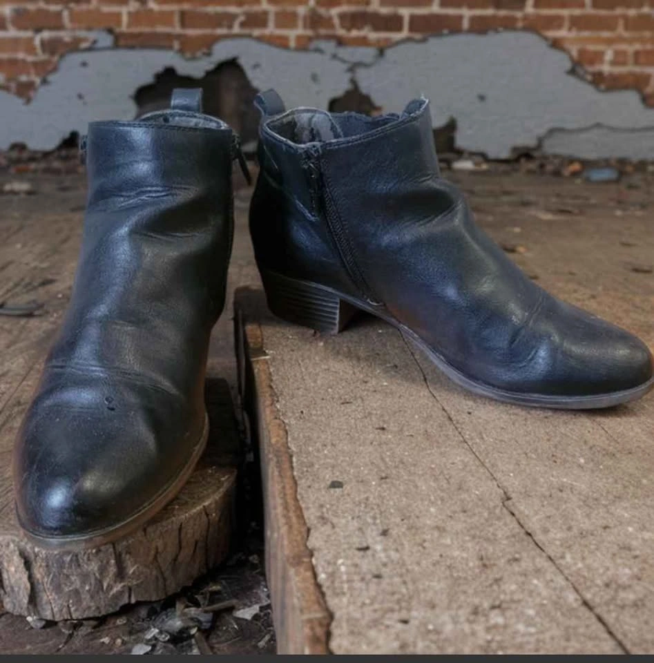 Denver Hayes Black Ankle Boots / Booties - Size 7 - photo 2