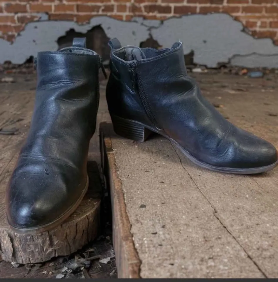 Denver Hayes Black Ankle Boots / Booties - Size 7 - photo 2
