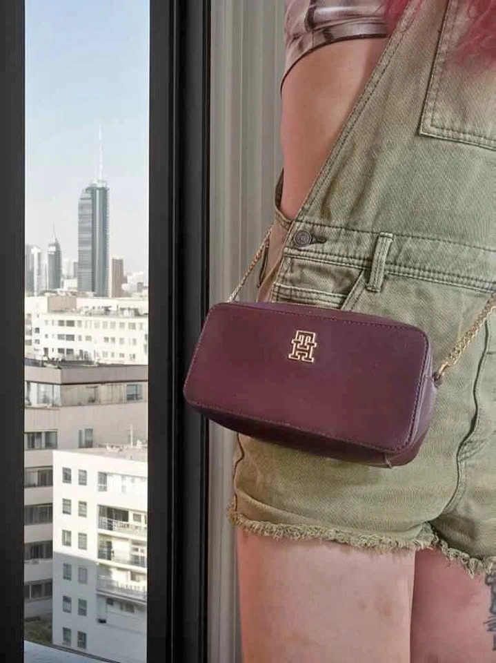 Tommy Hilfiger TH Timeless Camera Bag – Burgundy/Deep Rouge