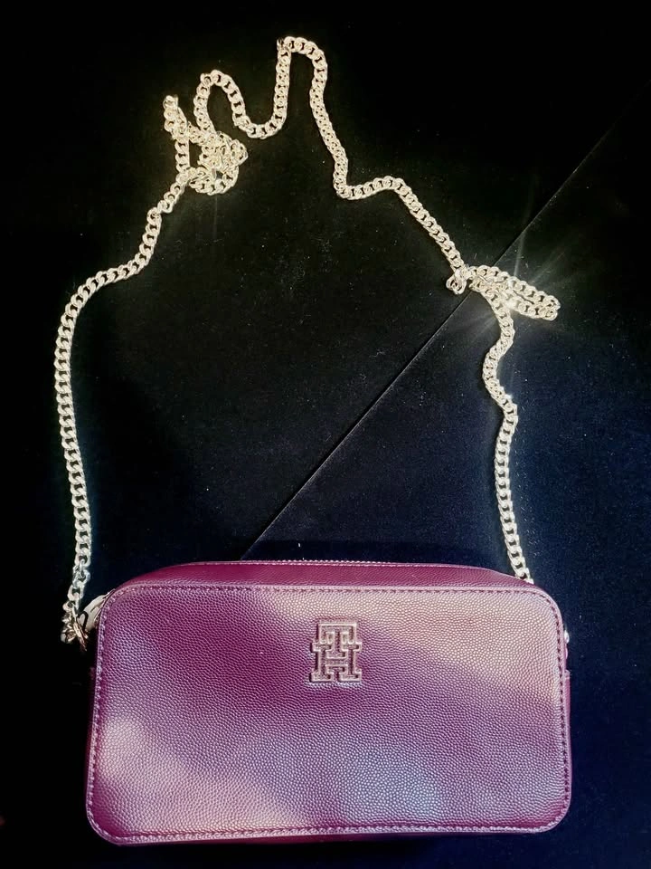 Tommy Hilfiger TH Timeless Camera Bag – Burgundy/Deep Rouge - photo 2