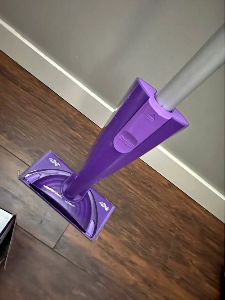 Swiffer mop used once + 12 new mop heads