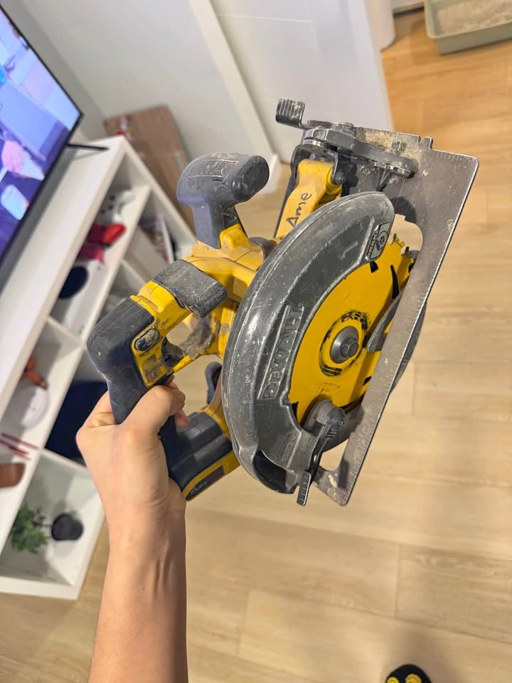 DeWalt 60V MAX FlexVolt 7-1/4” Circular Saw (Tool Only)