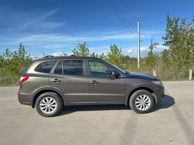 2012 Hyundai Santa Fe AWD 2.4L 4 Cyl **MINT CONDITION** - photo 3