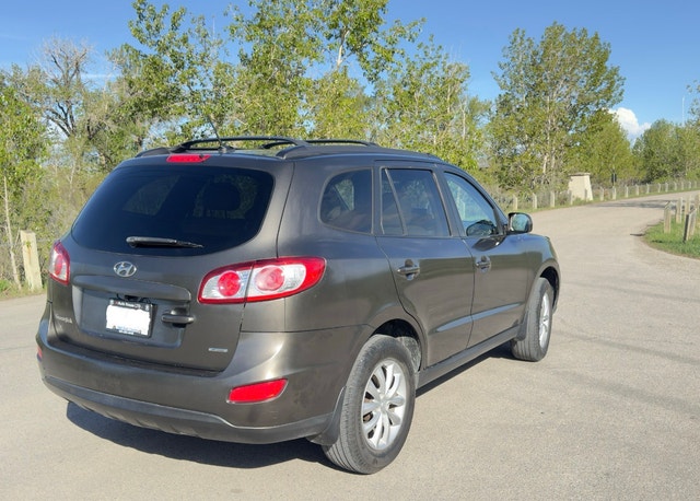 2012 Hyundai Santa Fe AWD 2.4L 4 Cyl **MINT CONDITION** - photo 5