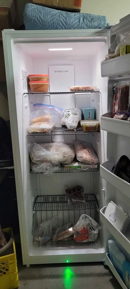 13 cu ft Stand-up Freezer - photo 2