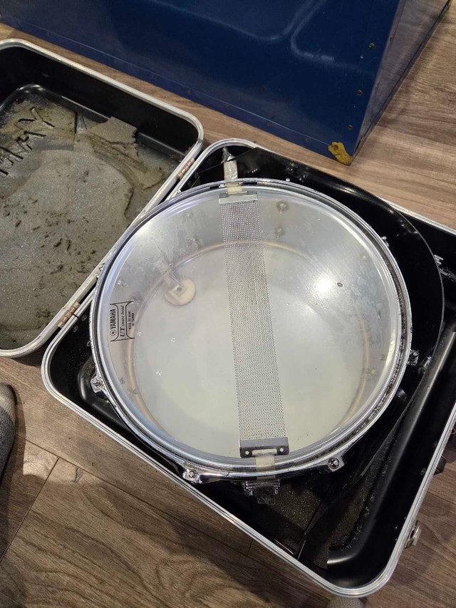 Yamaha Snare Drum with Case and Stand - photo 4