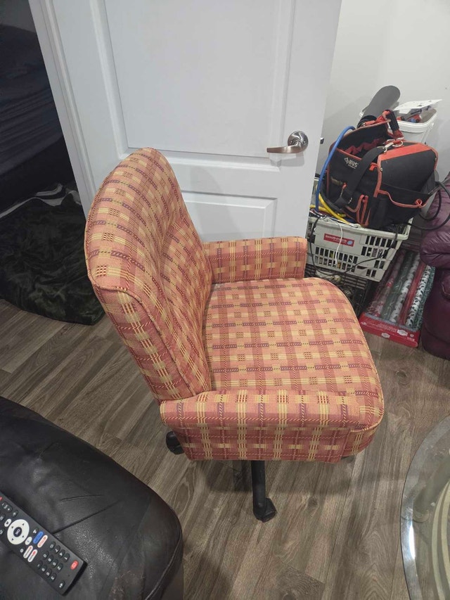 Designer Swivel Chair - photo 3