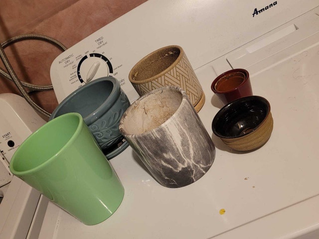 6 Ceramic Plant Pots - 4 Large, 2 Small