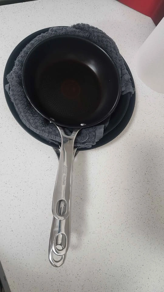 Jamie Oliver by T-fal Frypan Set (8, 9.5, 11 inch) - photo 5
