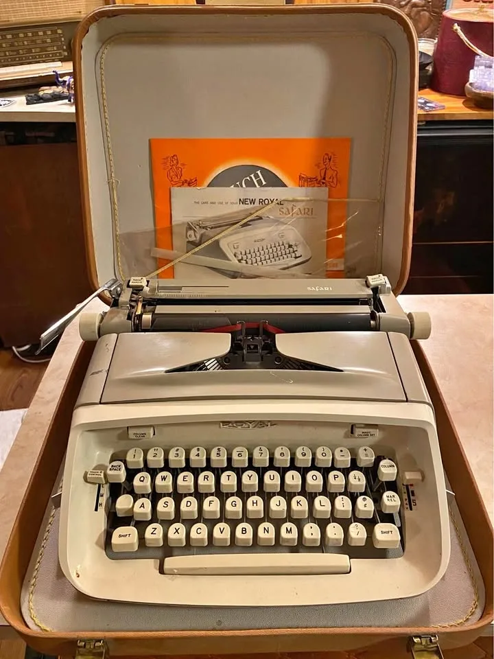 Royal Safari Typewriter