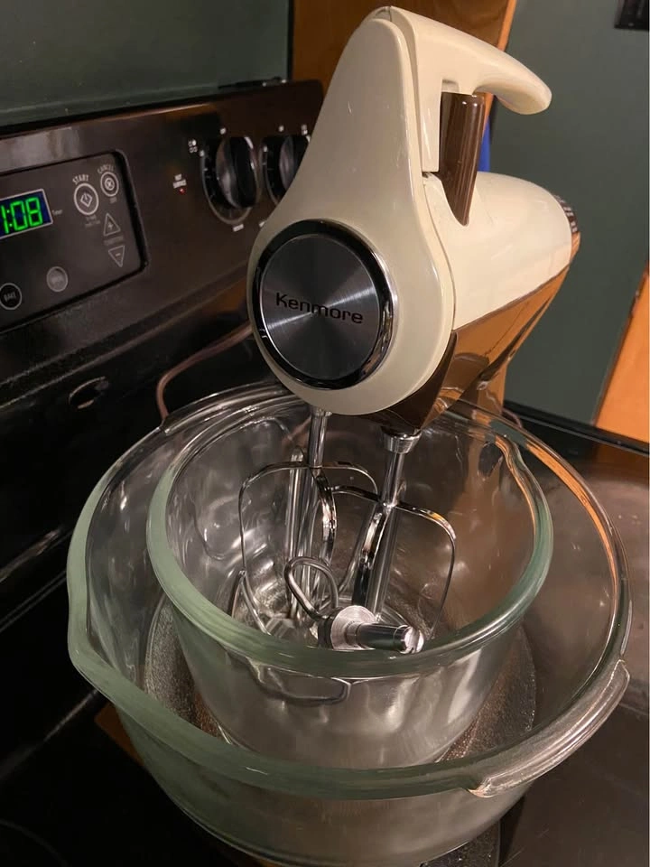 Vintage Stand Mixer in Great Shape - photo 2