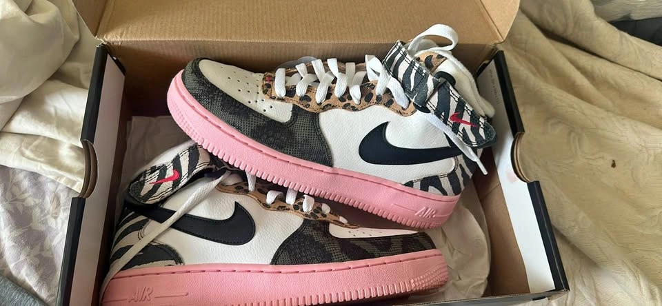 Woman Air Force 1 07’ Mid