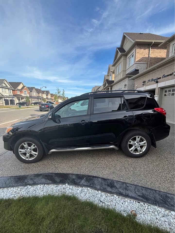 2010 Toyota RAV4 LE 4WD - photo 4