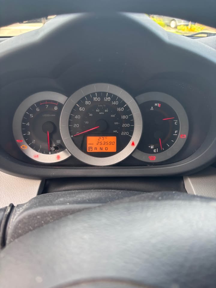 2010 Toyota RAV4 LE 4WD - photo 5