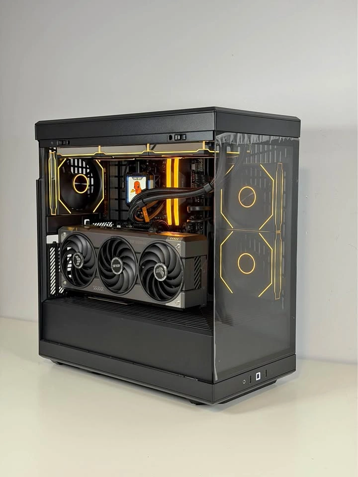 RTX 5070 + RYZEN 7 7800X3D + 32GB DDR5 + 2TB SSD Gaming PC