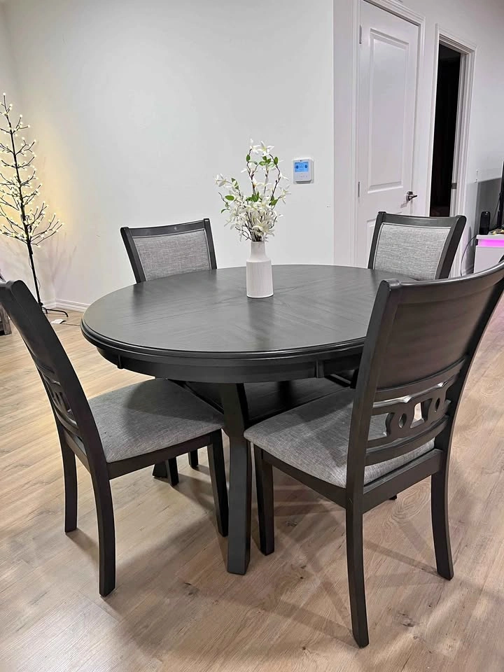 Dining Table Set – (Guelph, ON)