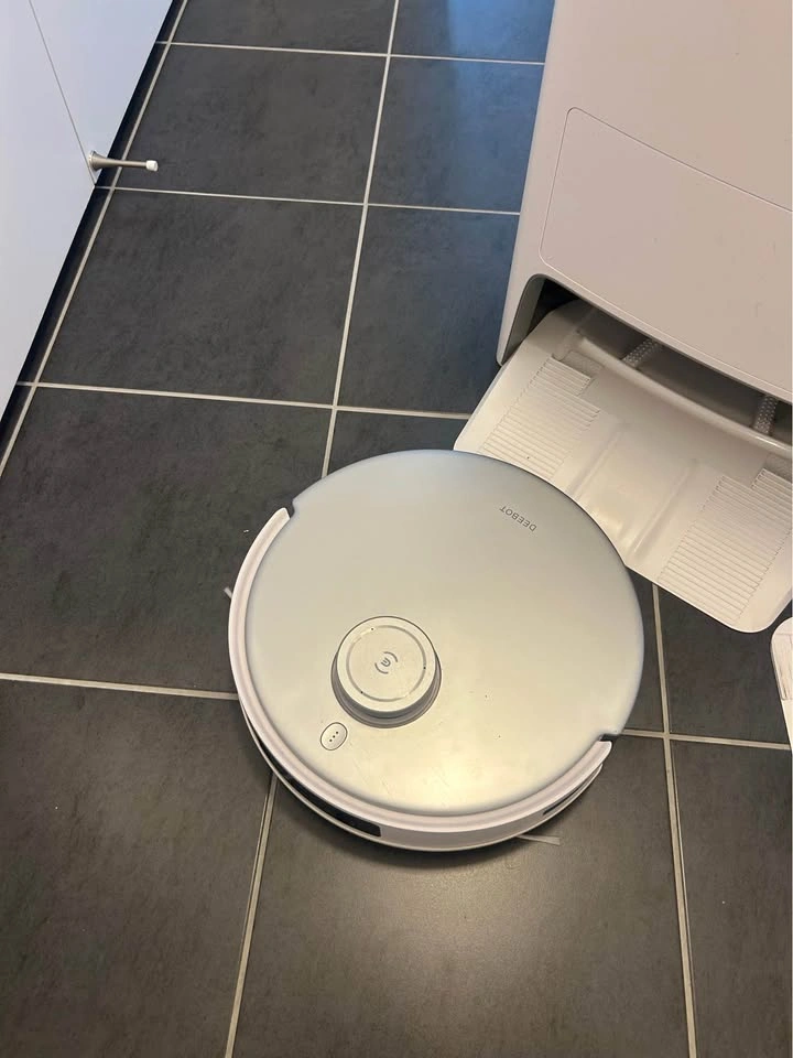 DEEBOT Robot Vacuum with Self-Emptying Station - photo 2