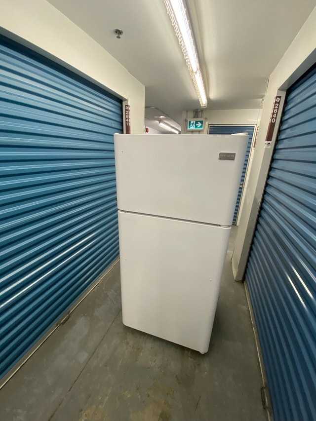 WHITE FRIDGEDAIRE REFRIGERATOR - photo 2