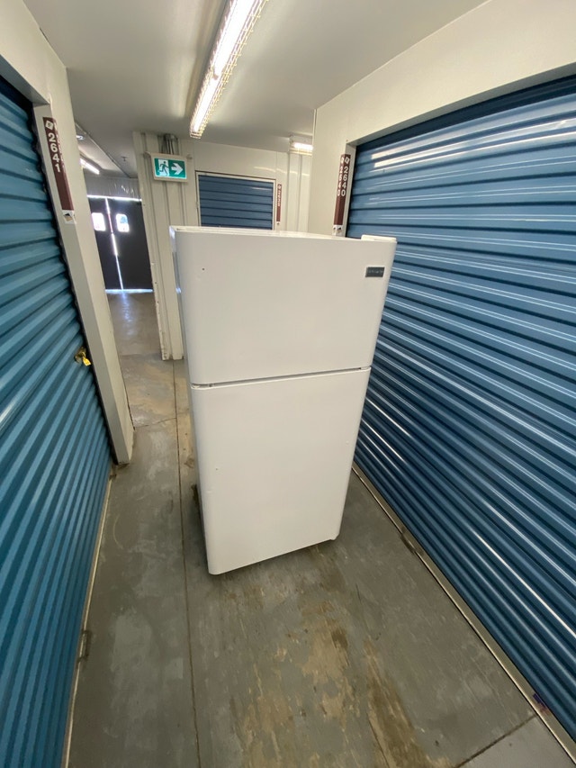 WHITE FRIDGEDAIRE REFRIGERATOR - photo 3